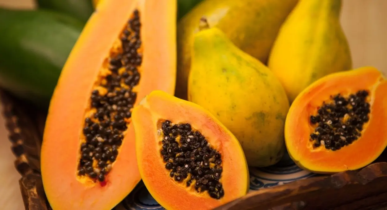 3 batidos que puedes preparar con papaya para bajar de peso