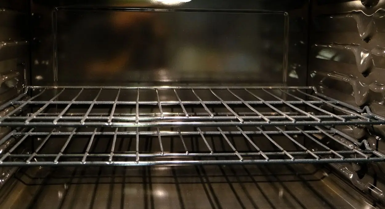 3 trucos de limpieza para quitar la grasa de la rejilla del horno