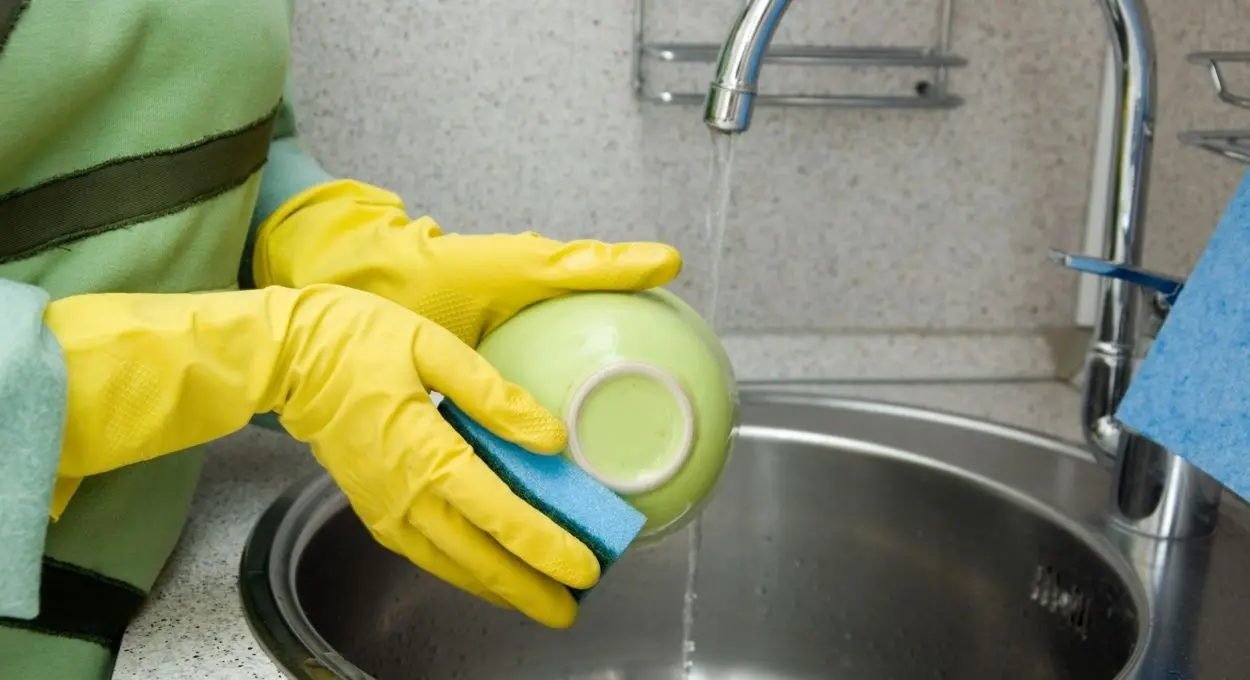 errores que debes evitar al lavar los platos