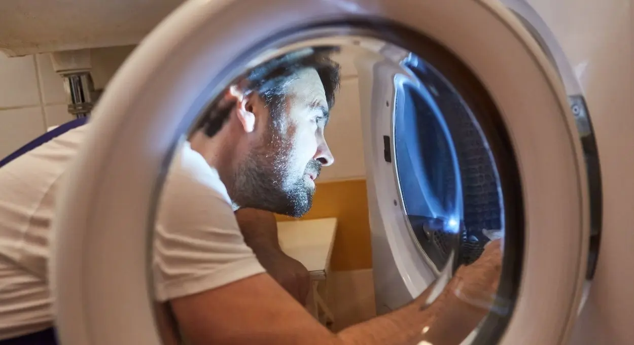 truco genial para limpiar el moho de la lavadora que infecta tu ropa