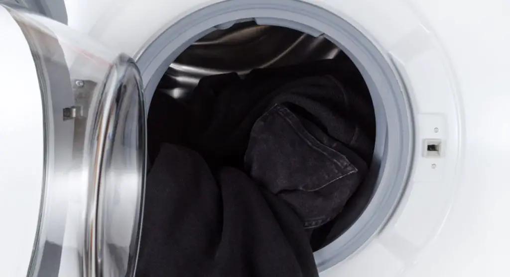 Como lavar ropa negra