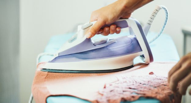 limpiar la plancha de ropa