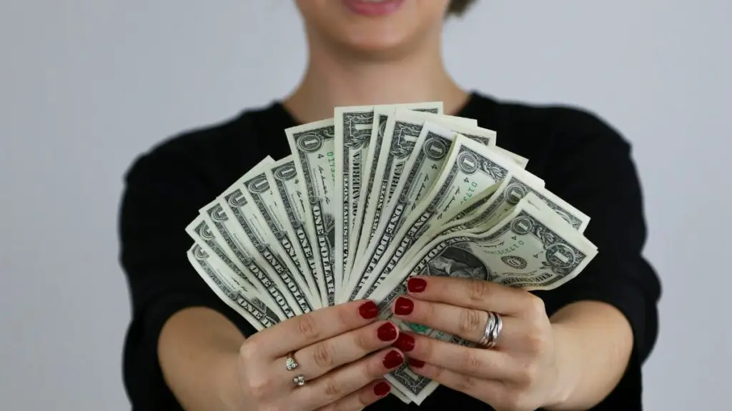 7 ideas de escondites para esconder tu dinero en casa