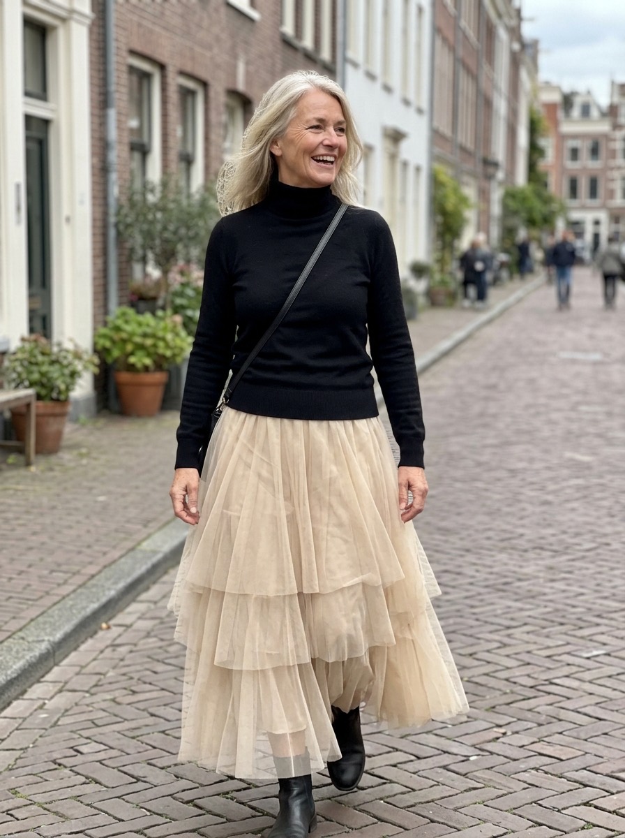 Outfit de fiesta de invierno para mujeres maduras: falda de tul larga con jersey de cuello alto